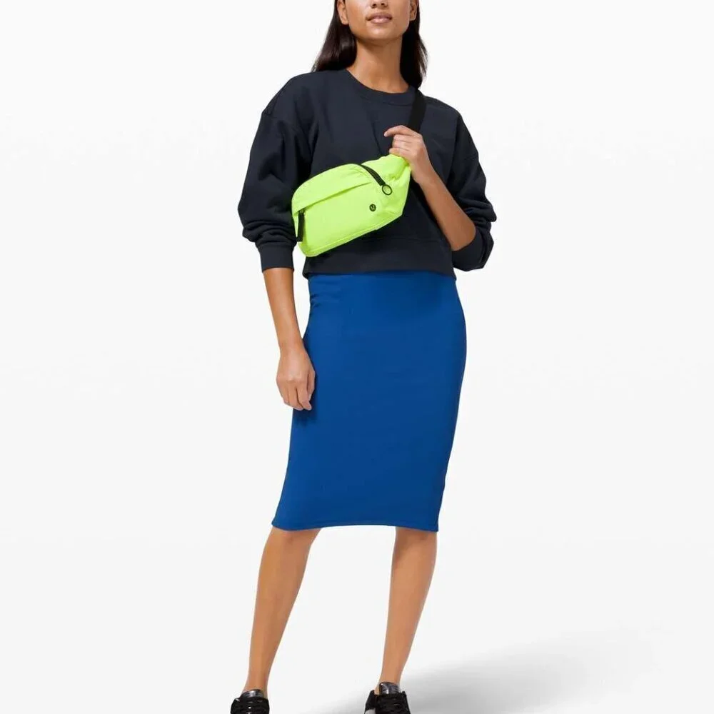 NWT Lululemon Perfectly Oversized Crop Crew True Navy Size 4 - Picture 2 of 9